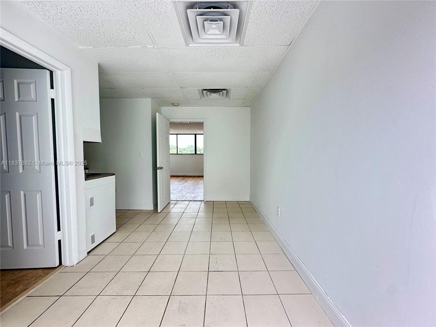 Prime Workspace – Steps from Fort Lauderdale Beach! Free parking!

Set up your business in a high-visibility location just a 1-minute walk to the sand! This is a rare opportunity for professionals, creatives, or small teams to work where others vacation.

Units 1–3:
 • Approx. 1,000 sq ft each — lease individually or combine up to 3,000 sq ft
 • Private bathroom & kitchen in every unit
 • Move-in ready with free gated parking

Perfect for elevated coastal living or a boutique business—ideal for a studio, gallery or office. Experience year-round events including the Air Show, music festivals, July 4th fireworks, turtle nesting season, and local art & food fairs. Near I-95, the airport, and downtown Fort Lauderdale.