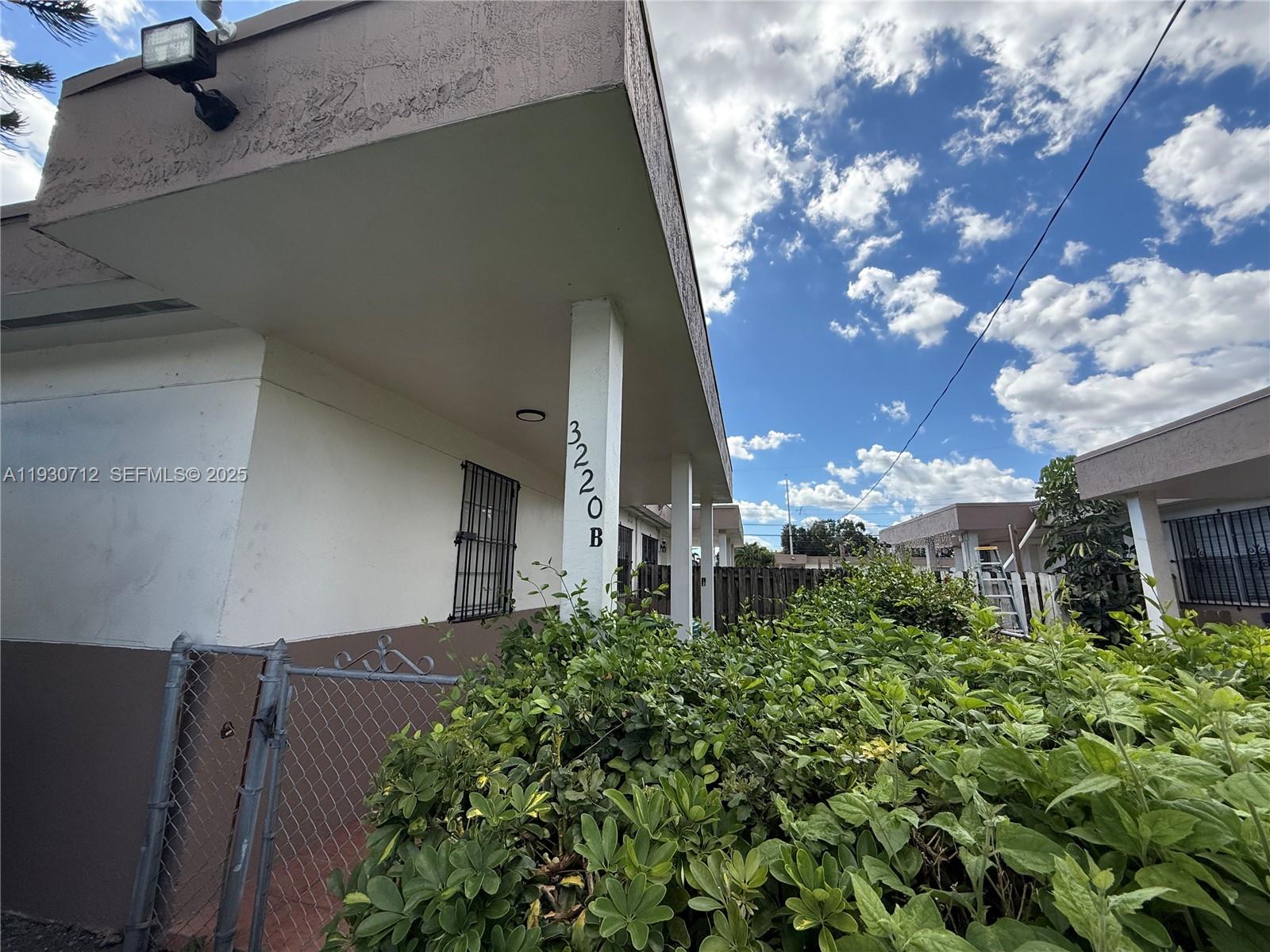 BROWNSVILLE GARDENS CONDO - Residential Lease