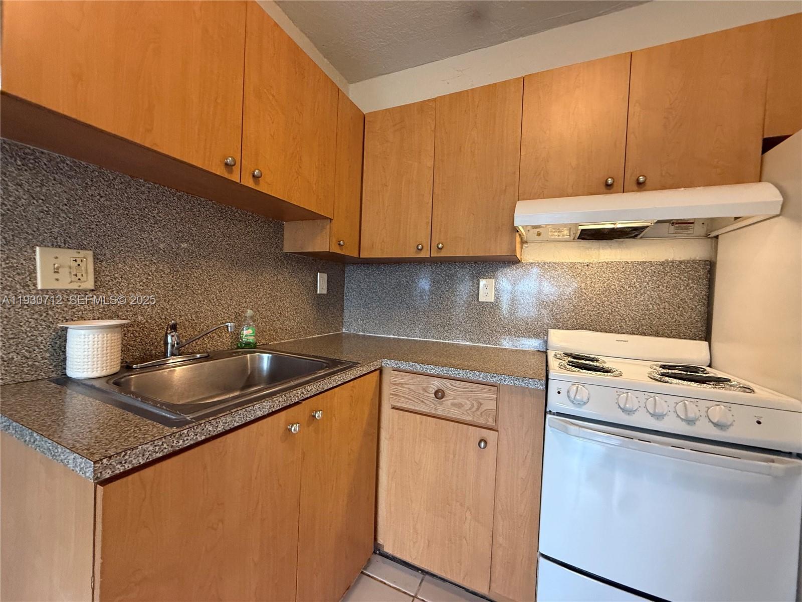 BROWNSVILLE GARDENS CONDO - Residential Lease