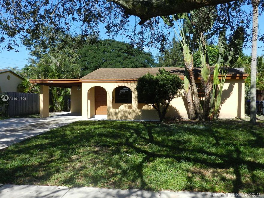 Fantastic rental in west Hollywood! Neutral tile throughout (no carpeting), updated kitchen and bathroom, AC 2016, spacious rooms, HUGE family room, covered patio, laundry room with full size washer/dryer, high hat lighting, spacious fenced yard, large shed for storage, expanded driveway, owner willing to consider pet (non dangerous breed) with a $250 refundable pet deposit. Owner only considering tenants with good credit and stable job history.