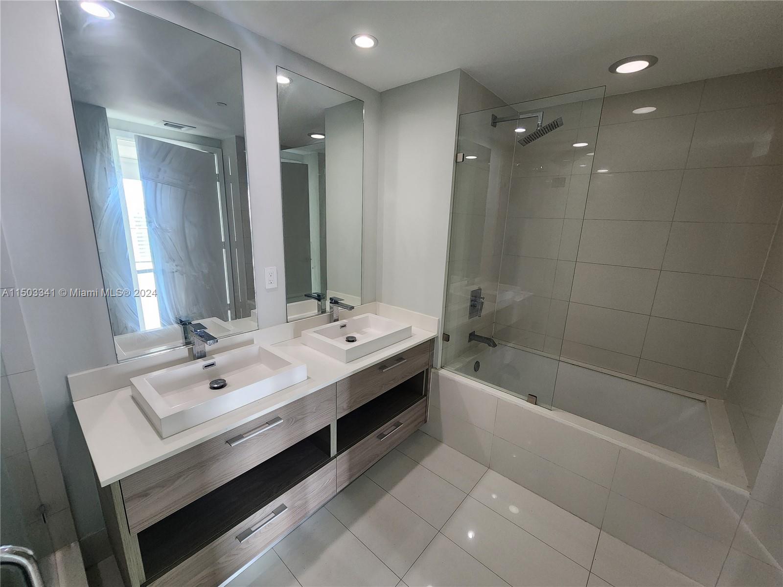 SLS BRICKELL - Residential