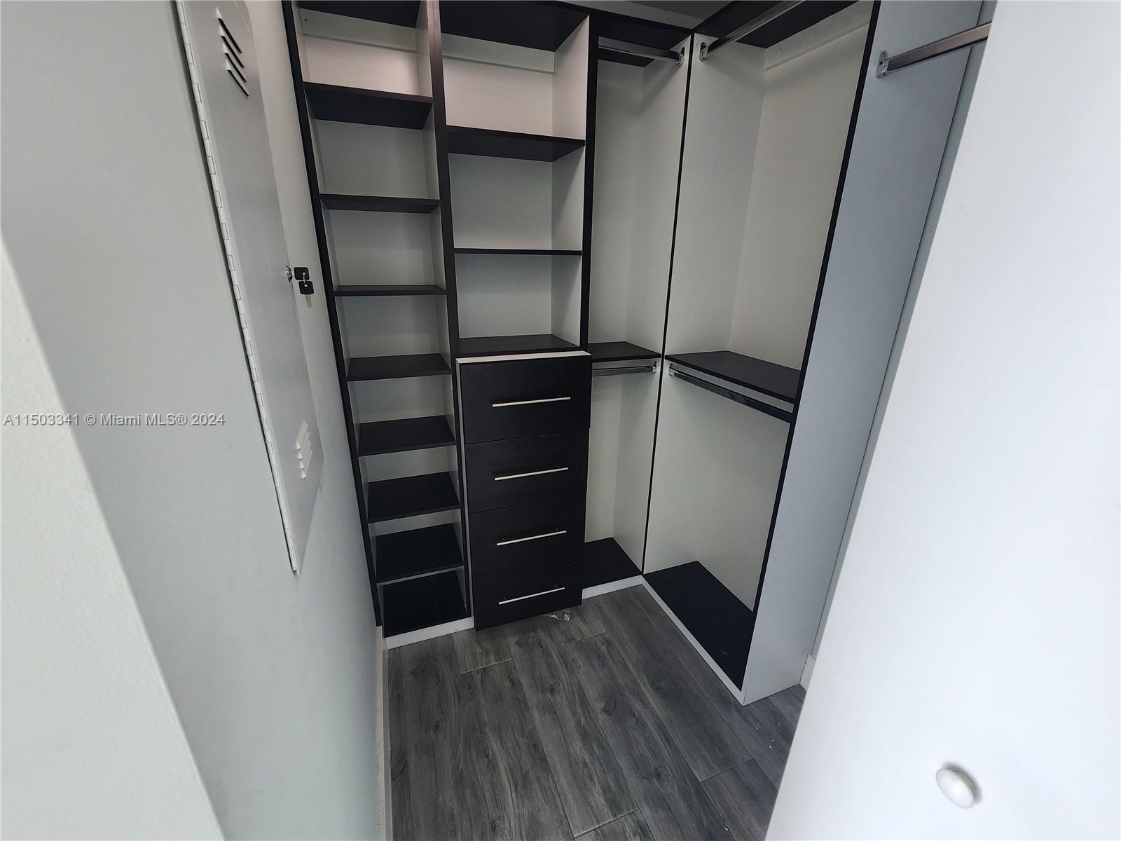 SLS BRICKELL - Residential