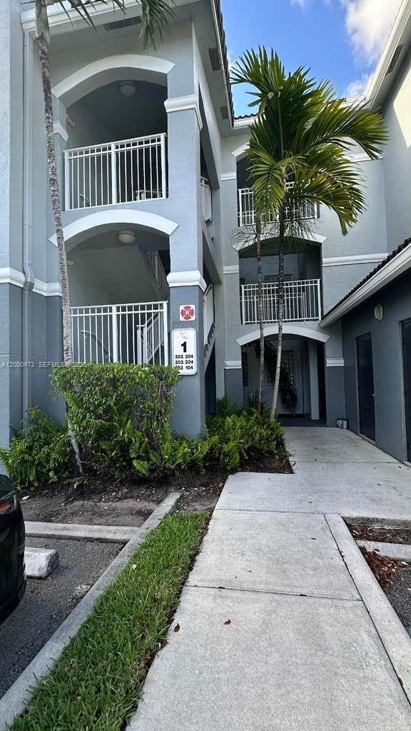 LA VIA CONDO - Residential Lease