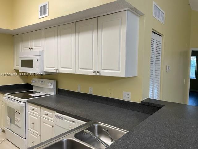 LA VIA CONDO - Residential Lease