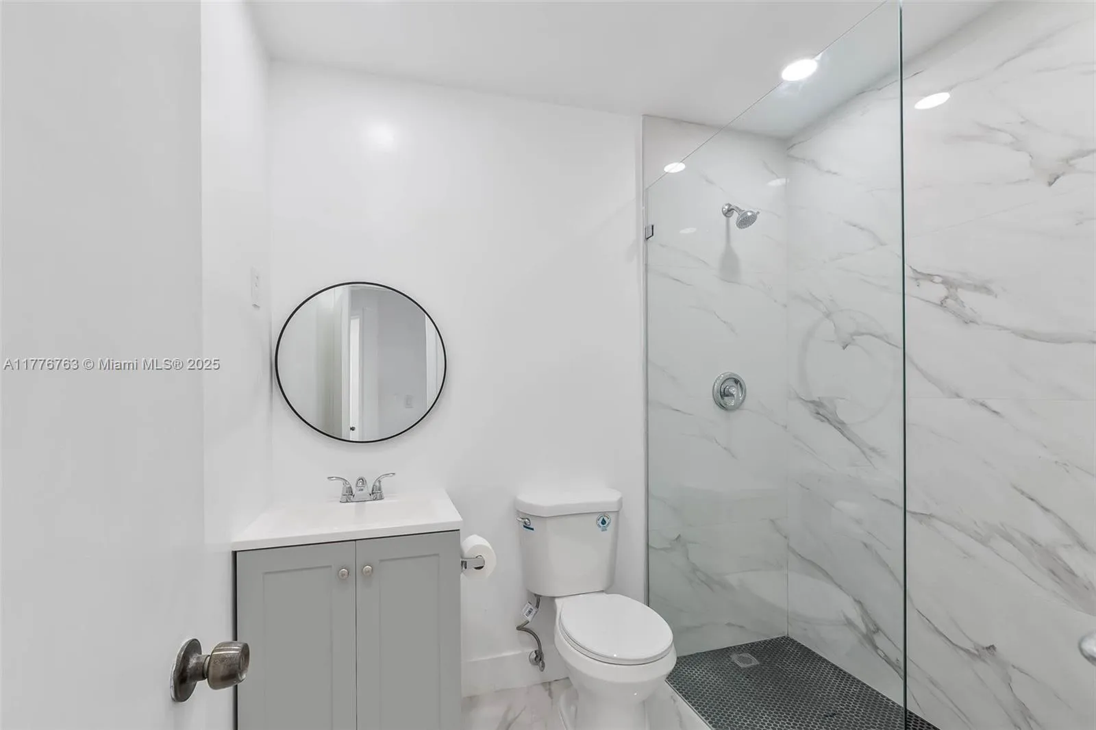 Hialeah, Florida 33012, United States, 3 Bedrooms Bedrooms, ,2 BathroomsBathrooms,Residential,Pending,101295