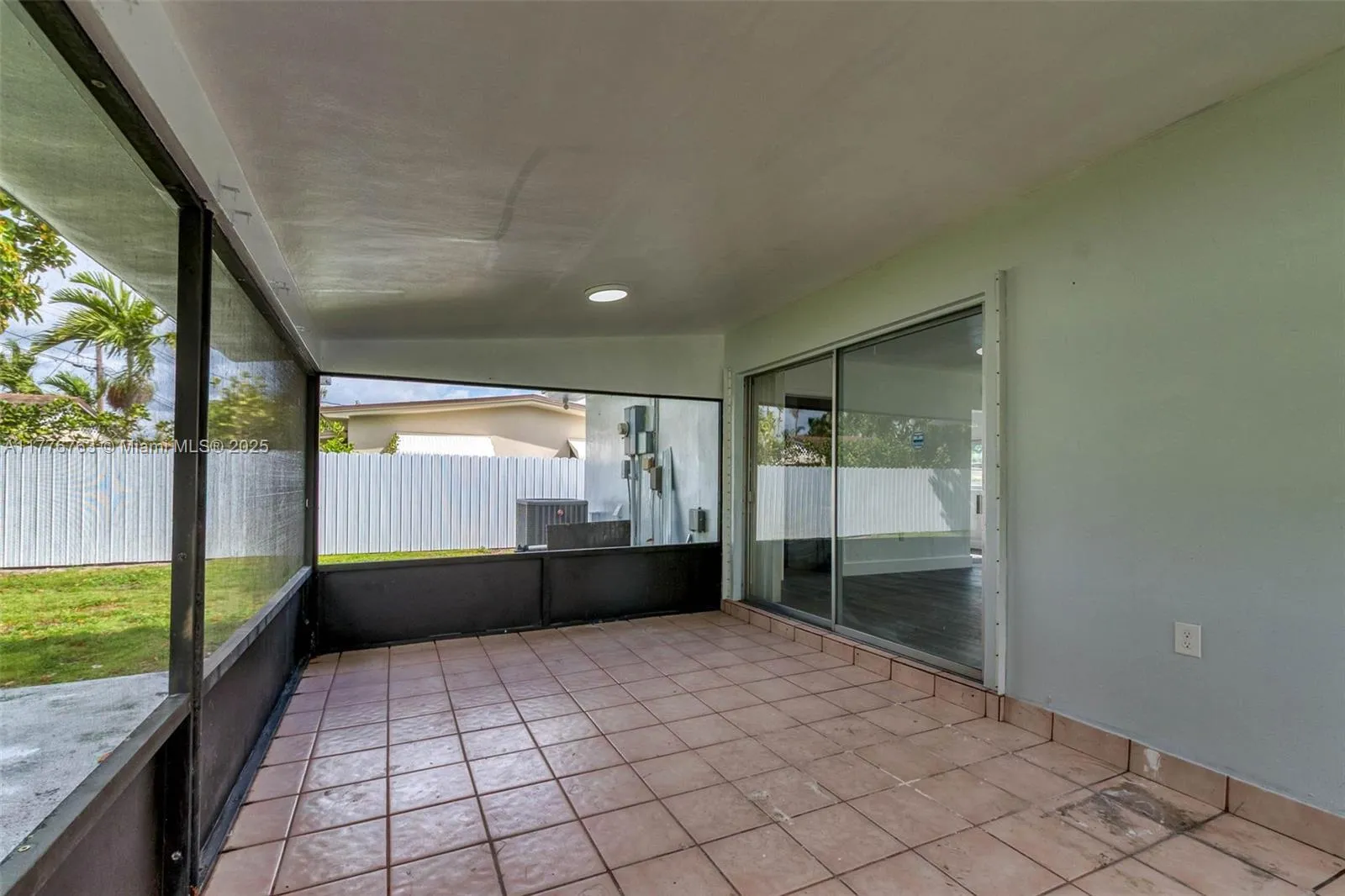 Hialeah, Florida 33012, United States, 3 Bedrooms Bedrooms, ,2 BathroomsBathrooms,Residential,Pending,101295