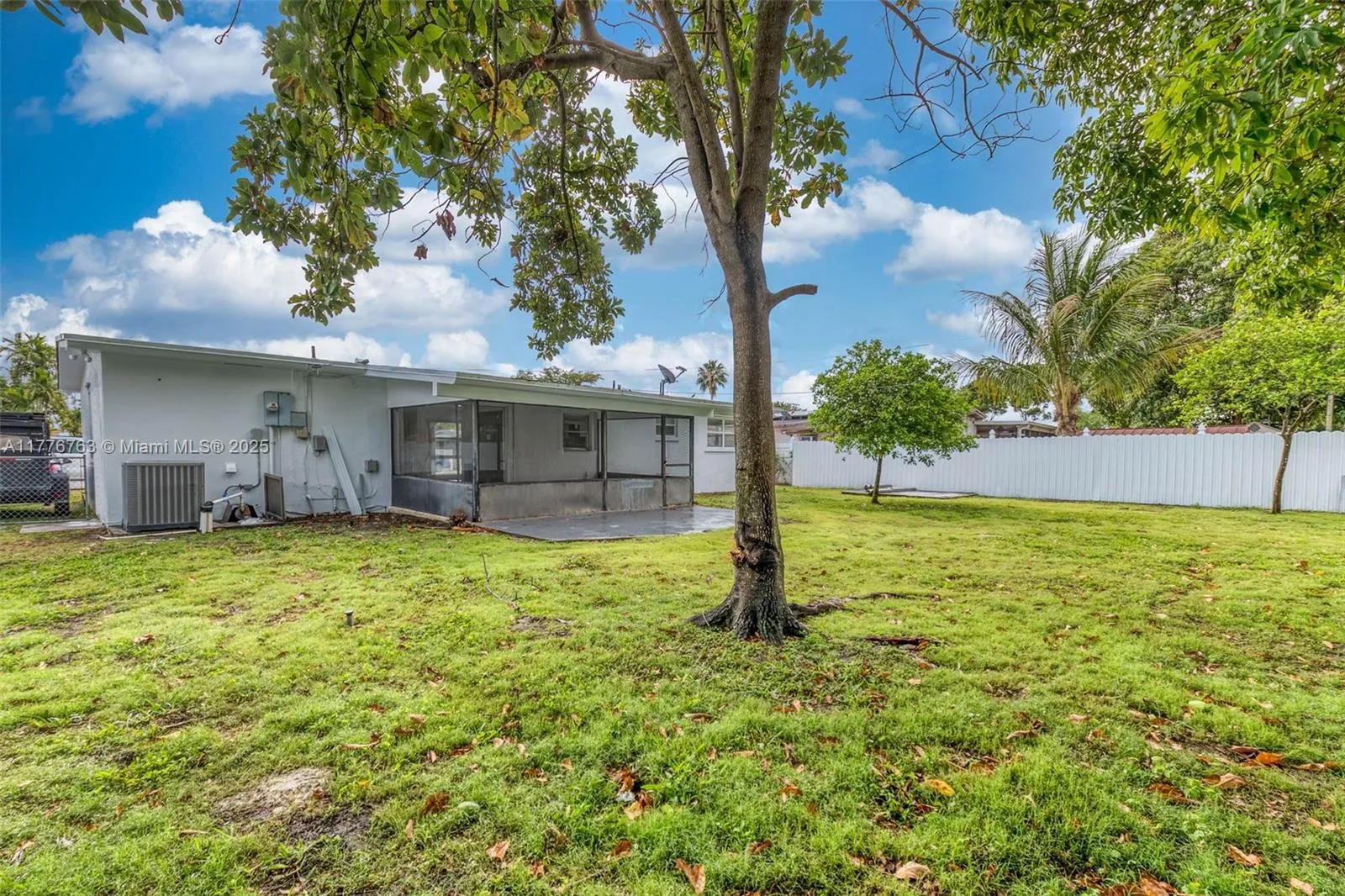 Hialeah, Florida 33012, United States, 3 Bedrooms Bedrooms, ,2 BathroomsBathrooms,Residential,Pending,101295