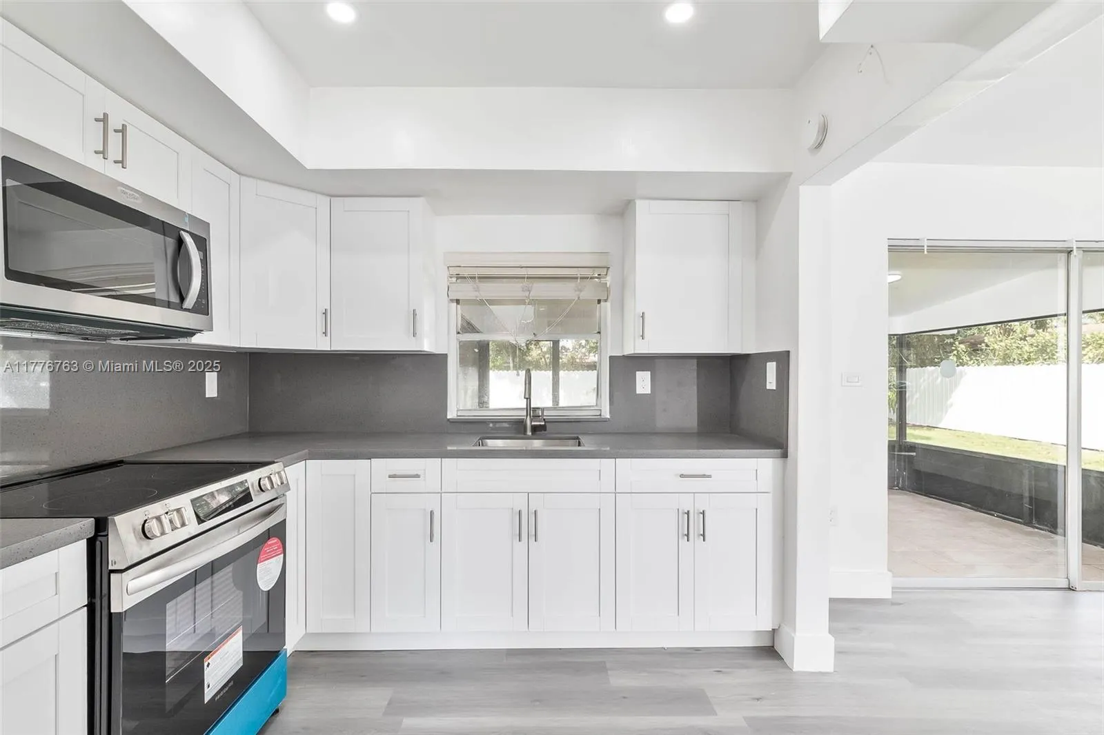 Hialeah, Florida 33012, United States, 3 Bedrooms Bedrooms, ,2 BathroomsBathrooms,Residential,Pending,101295