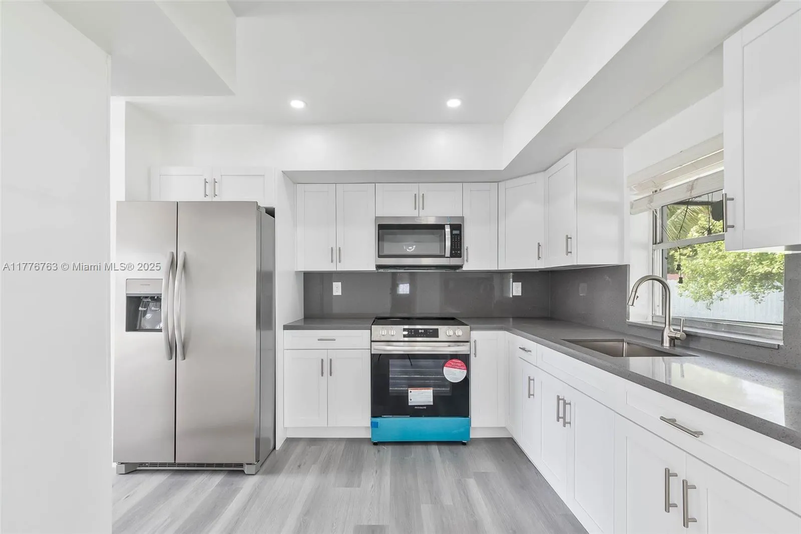 Hialeah, Florida 33012, United States, 3 Bedrooms Bedrooms, ,2 BathroomsBathrooms,Residential,Pending,101295