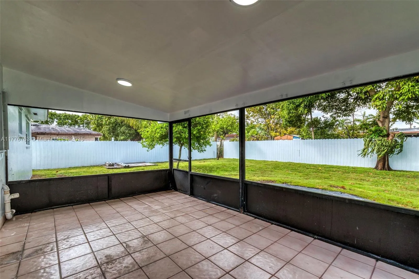 Hialeah, Florida 33012, United States, 3 Bedrooms Bedrooms, ,2 BathroomsBathrooms,Residential,Pending,101295