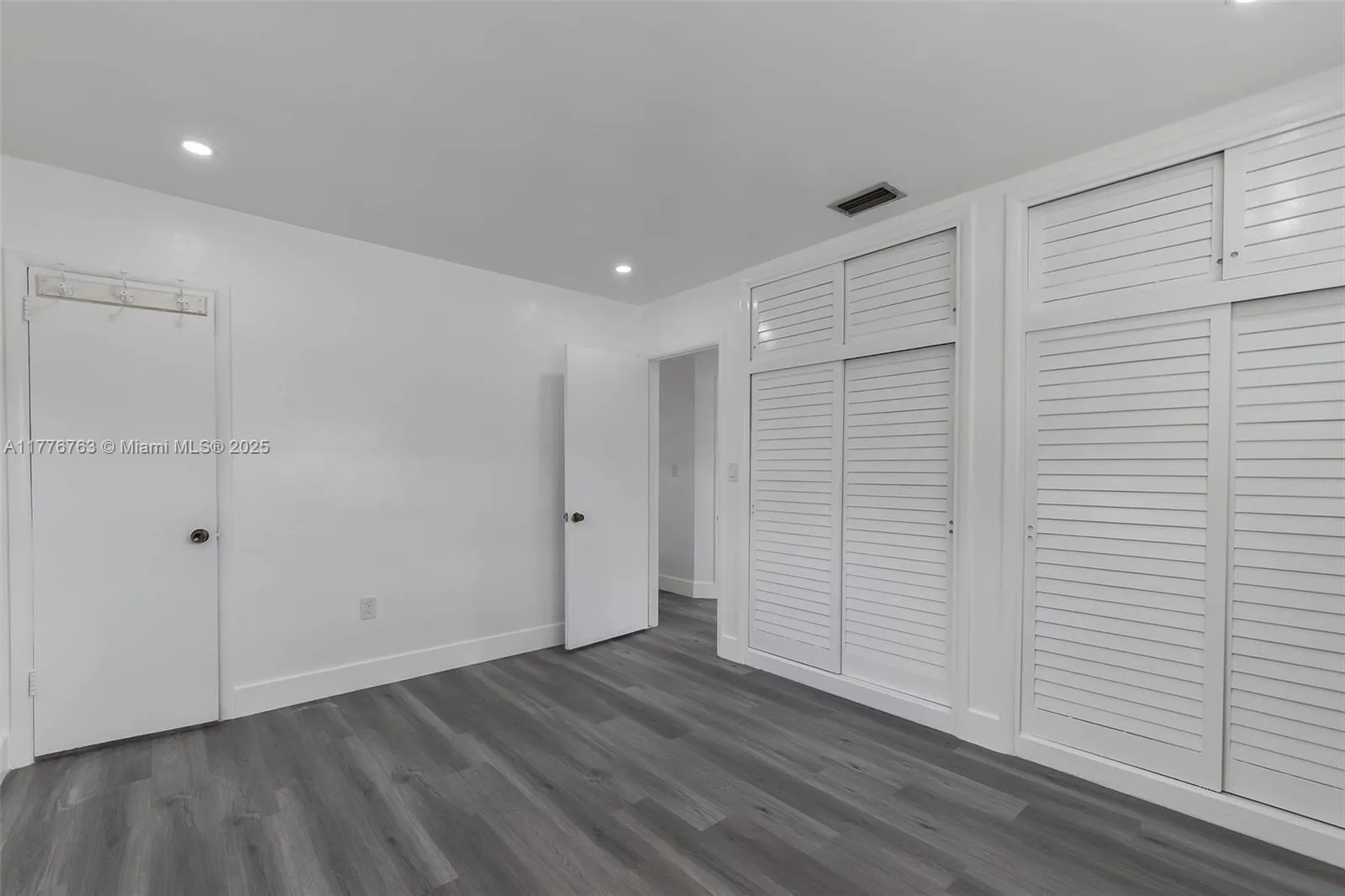 Hialeah, Florida 33012, United States, 3 Bedrooms Bedrooms, ,2 BathroomsBathrooms,Residential,Pending,101295