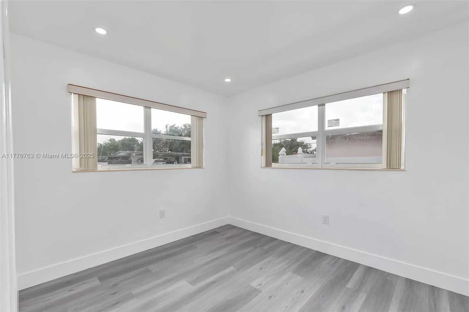 Hialeah, Florida 33012, United States, 3 Bedrooms Bedrooms, ,2 BathroomsBathrooms,Residential,Pending,101295