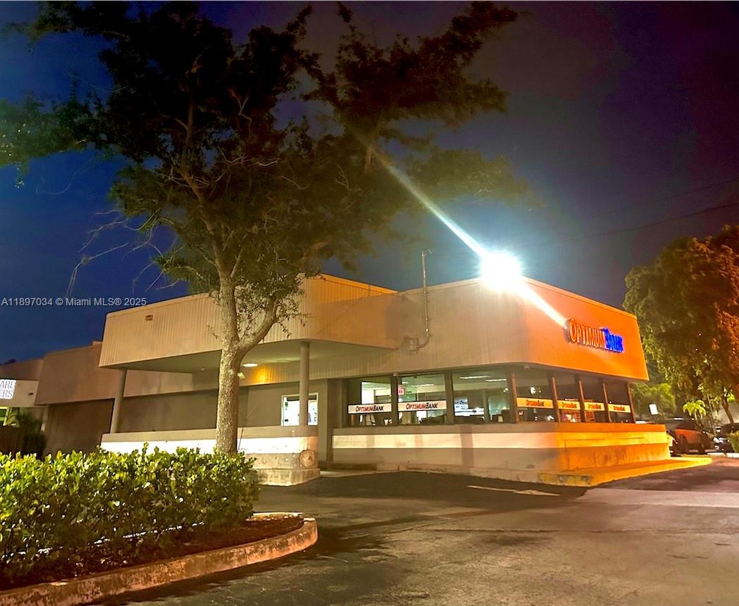 2215 W Hillsboro Blvd