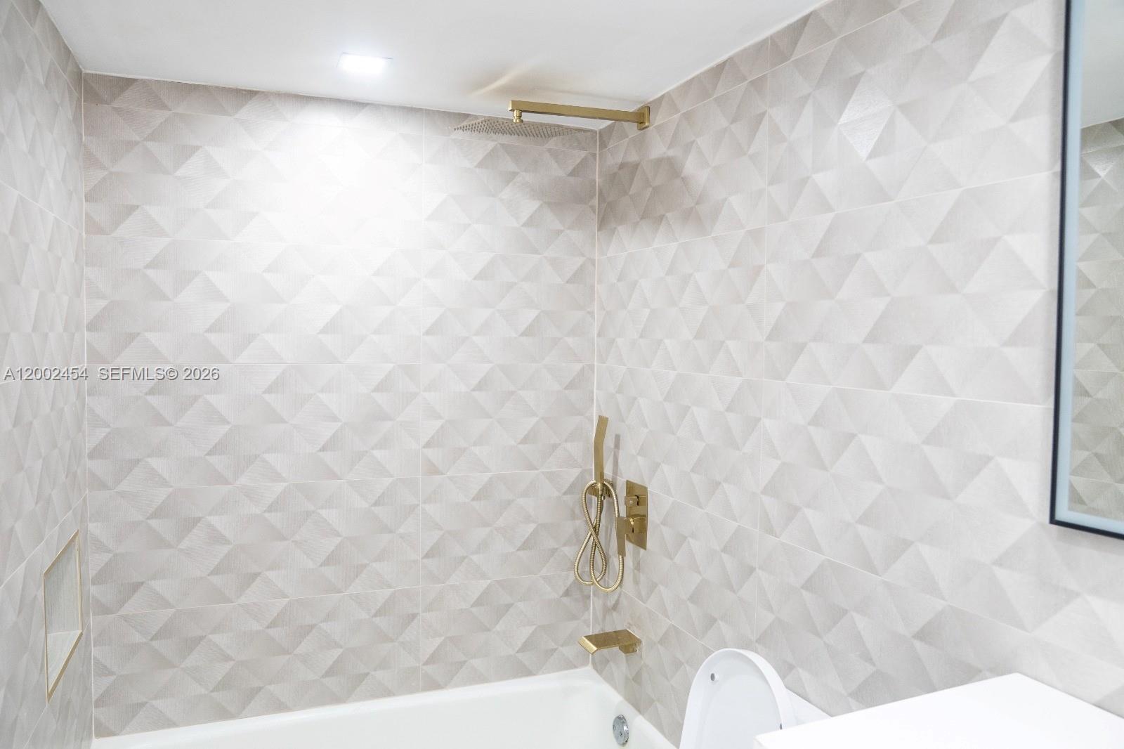 PARKSIDE TOWERS CONDO - Residential