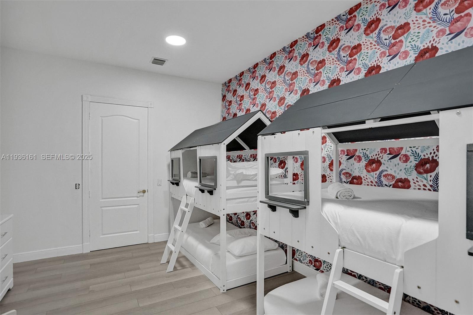 CHAMBERS LAND CO SUB NE1/ - Residential