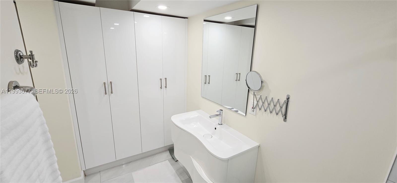 THE COLLINS CONDO - Residential Lease