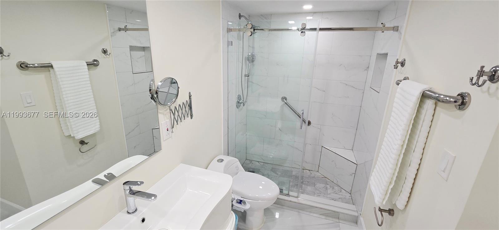 THE COLLINS CONDO - Residential Lease