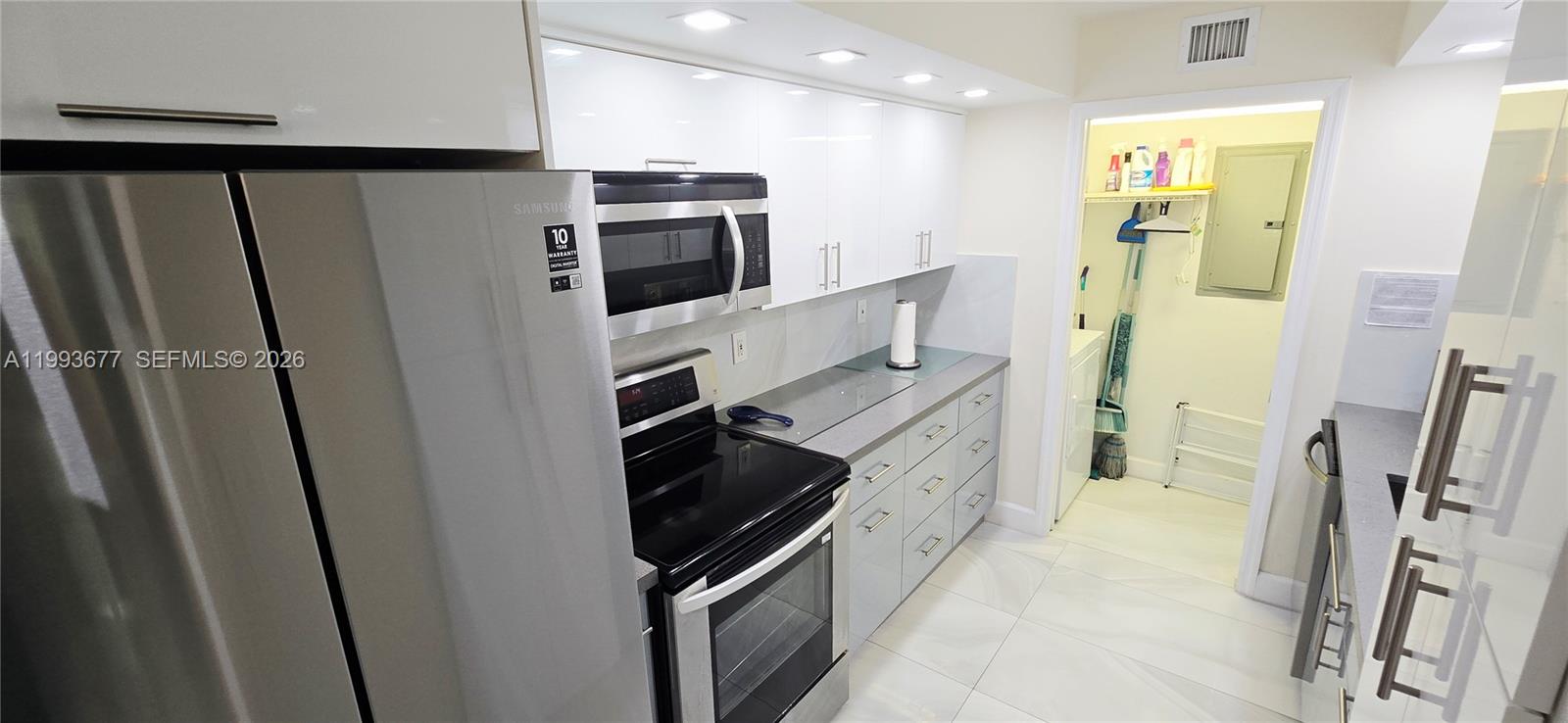 THE COLLINS CONDO - Residential Lease