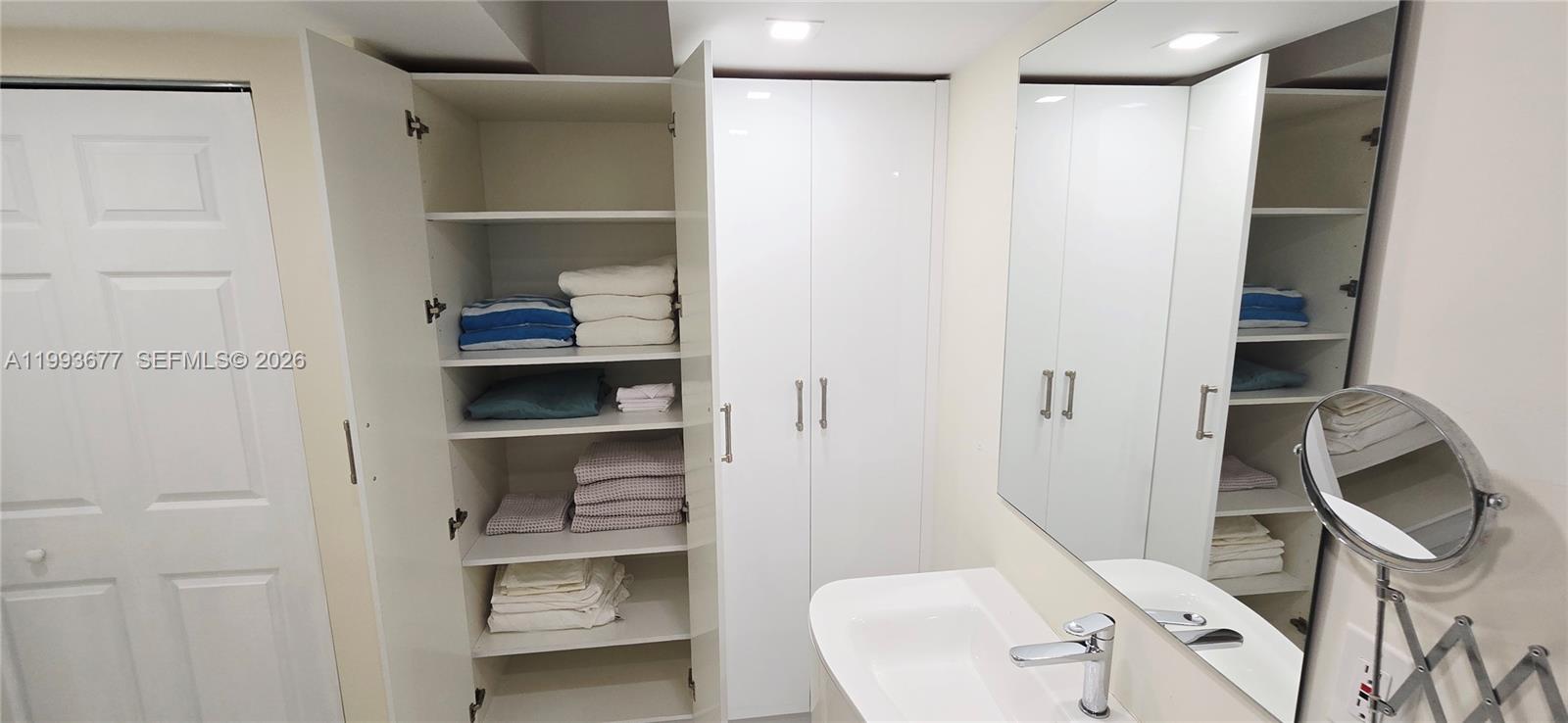 THE COLLINS CONDO - Residential Lease