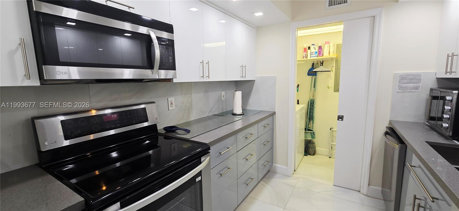 THE COLLINS CONDO - Residential Lease