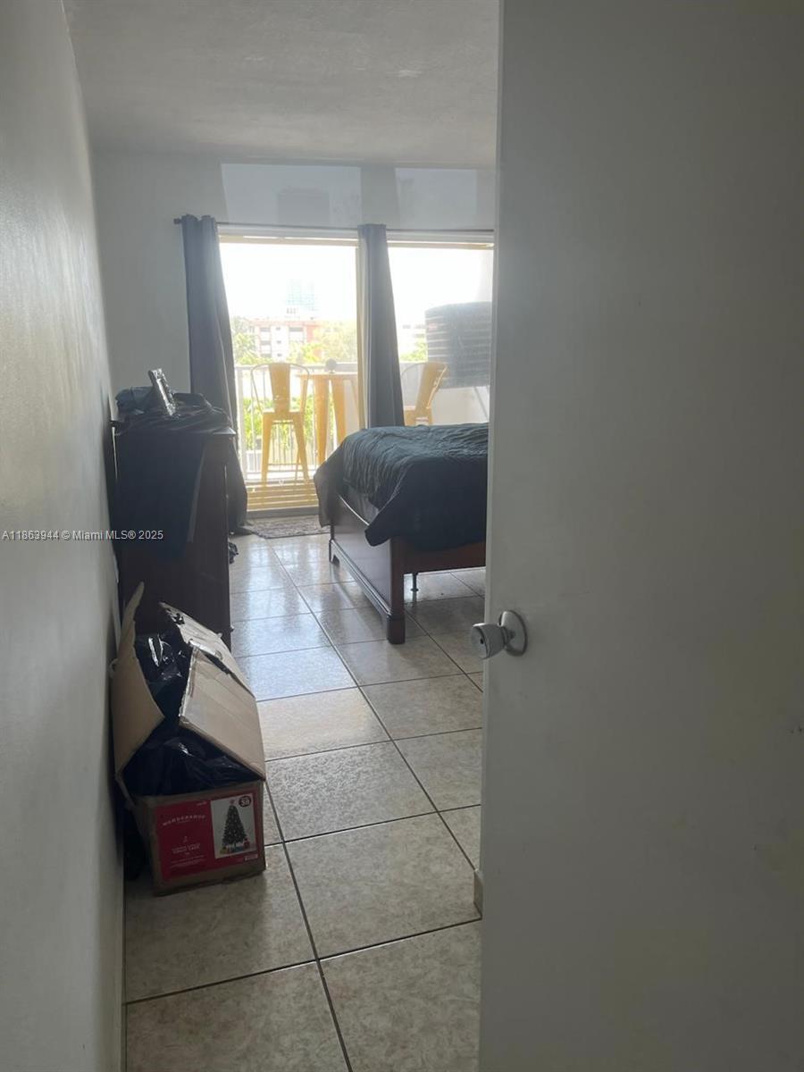 8000 CONDO - Residential