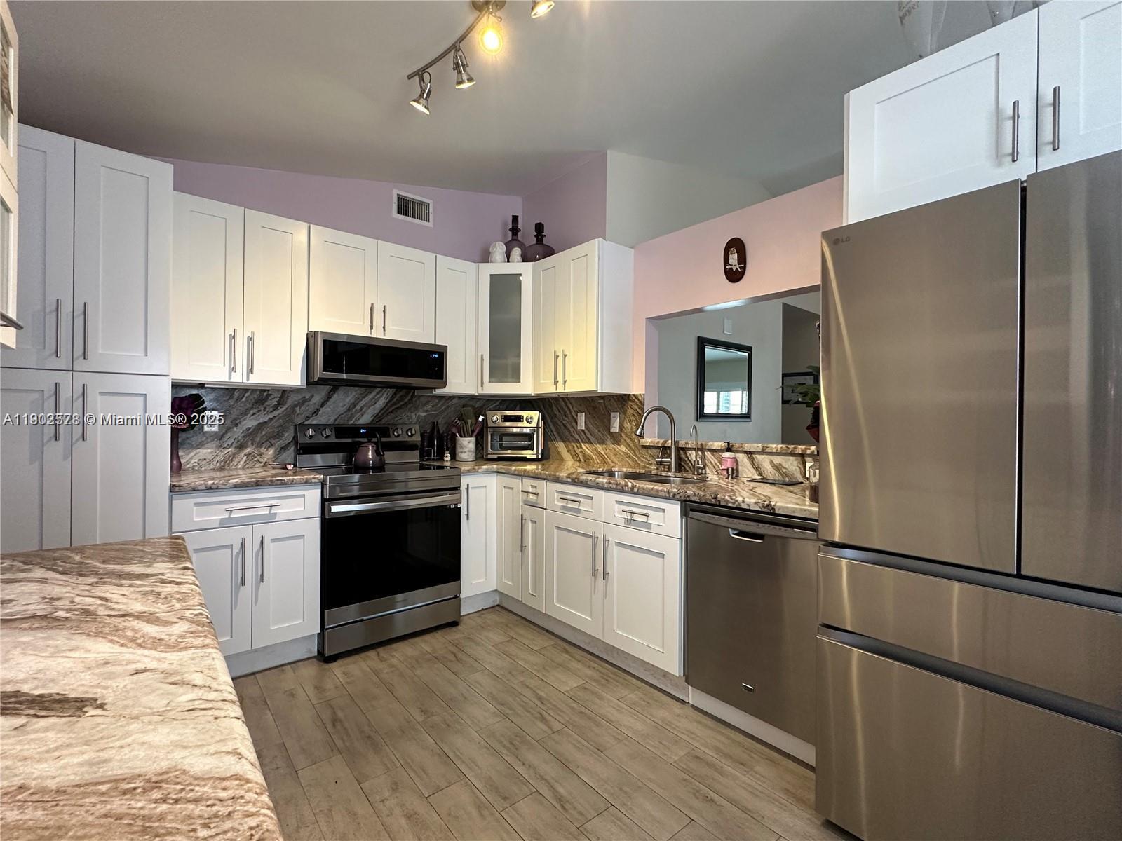 REPLAT OF PORTION - Residential Lease