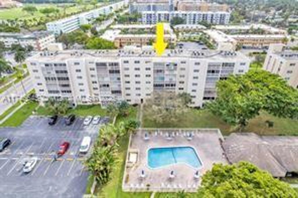 Photo of 901 NE 14th Ave #108, Hallandale Beach, FL 33009 (MLS # A11746645)