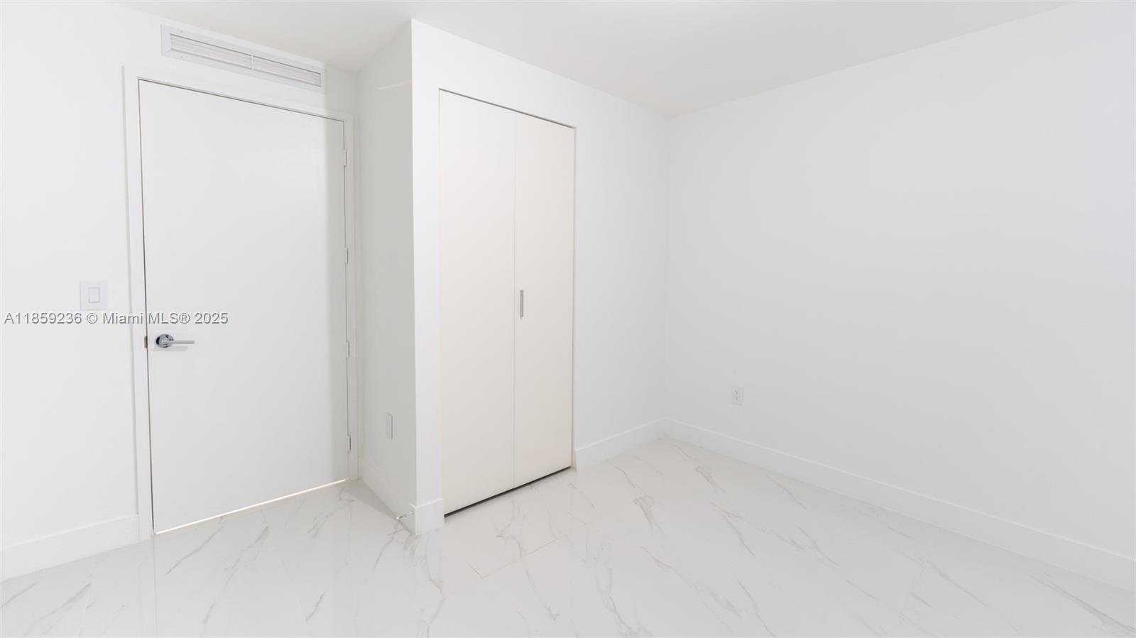 ARIA RESERVE SOUTH TOWER - Residential Lease