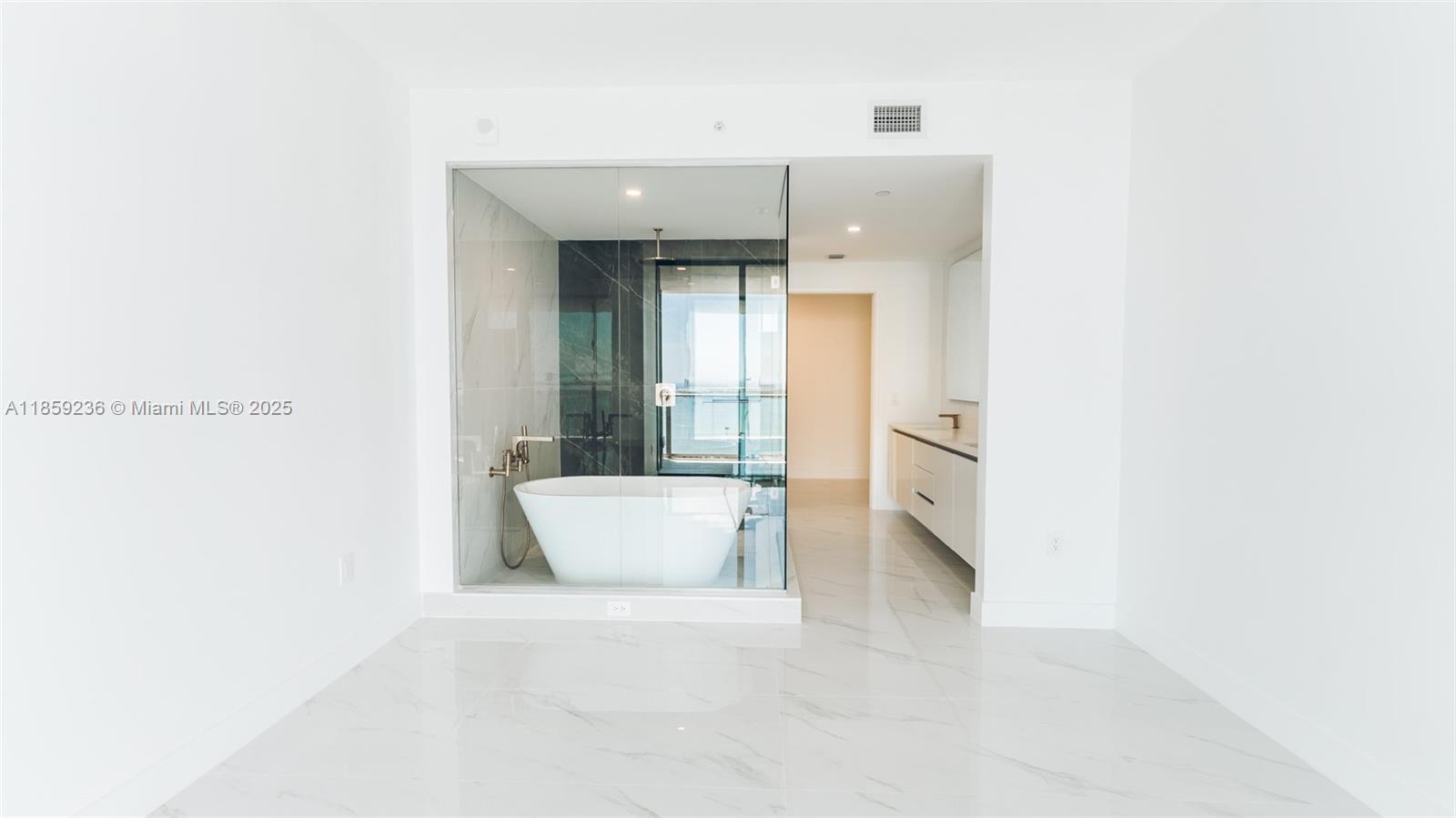 ARIA RESERVE SOUTH TOWER - Residential Lease