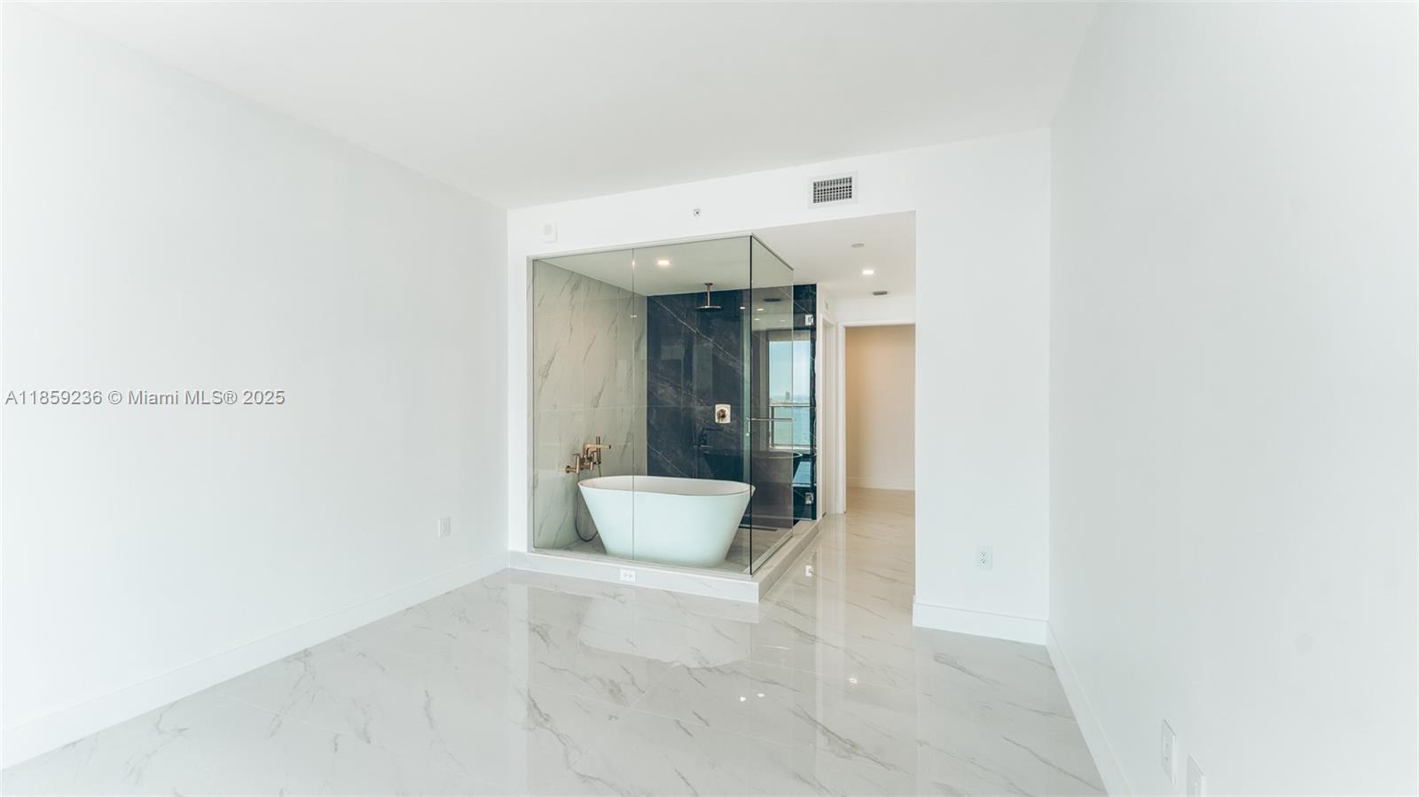 ARIA RESERVE SOUTH TOWER - Residential Lease