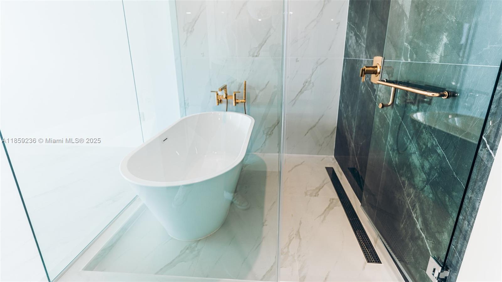 ARIA RESERVE SOUTH TOWER - Residential Lease