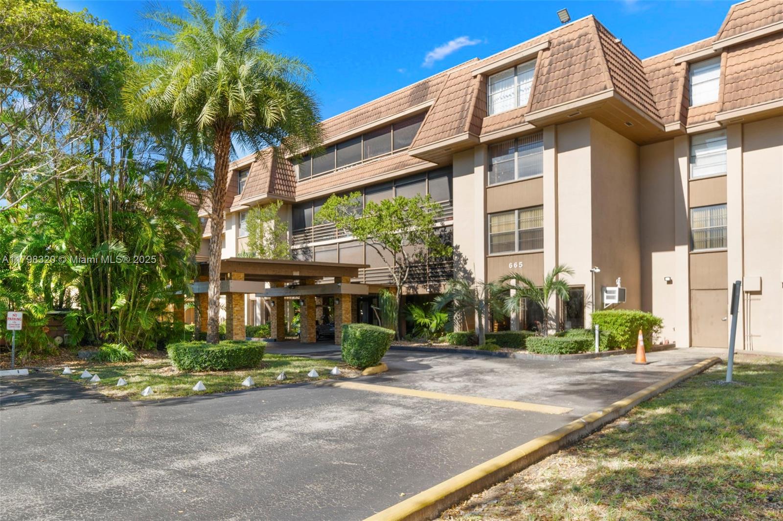 COCO WOOD CONDO - Residential