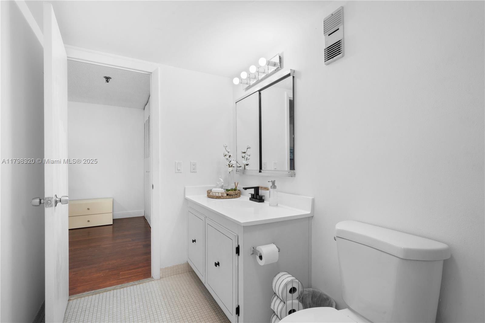 COCO WOOD CONDO - Residential