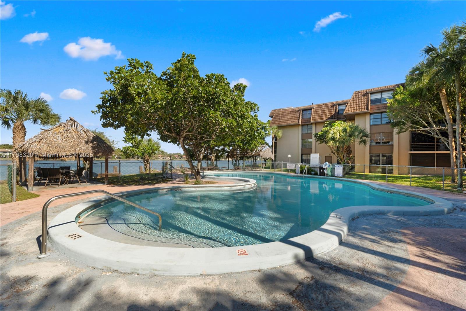 COCO WOOD CONDO - Residential