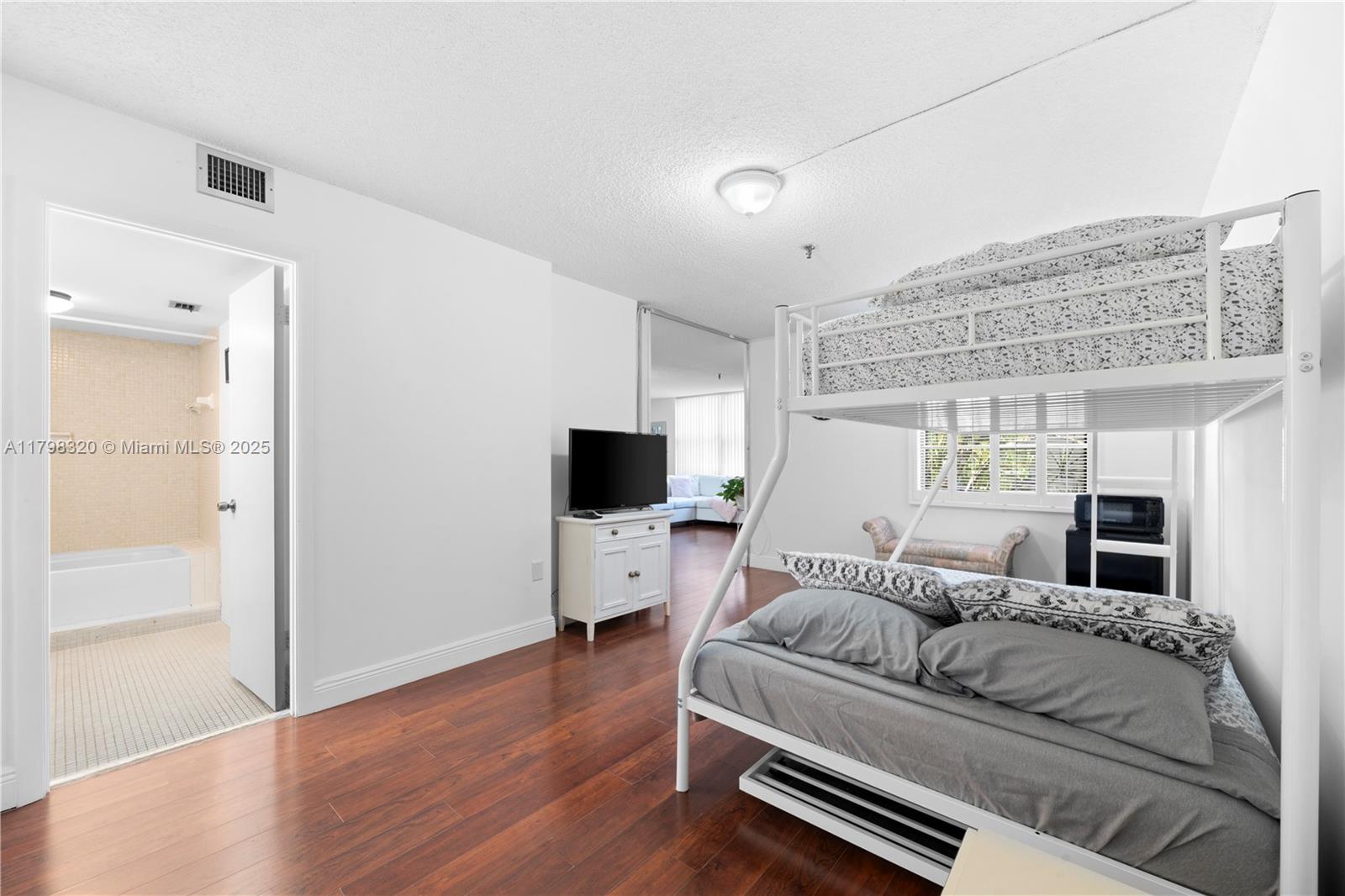 COCO WOOD CONDO - Residential