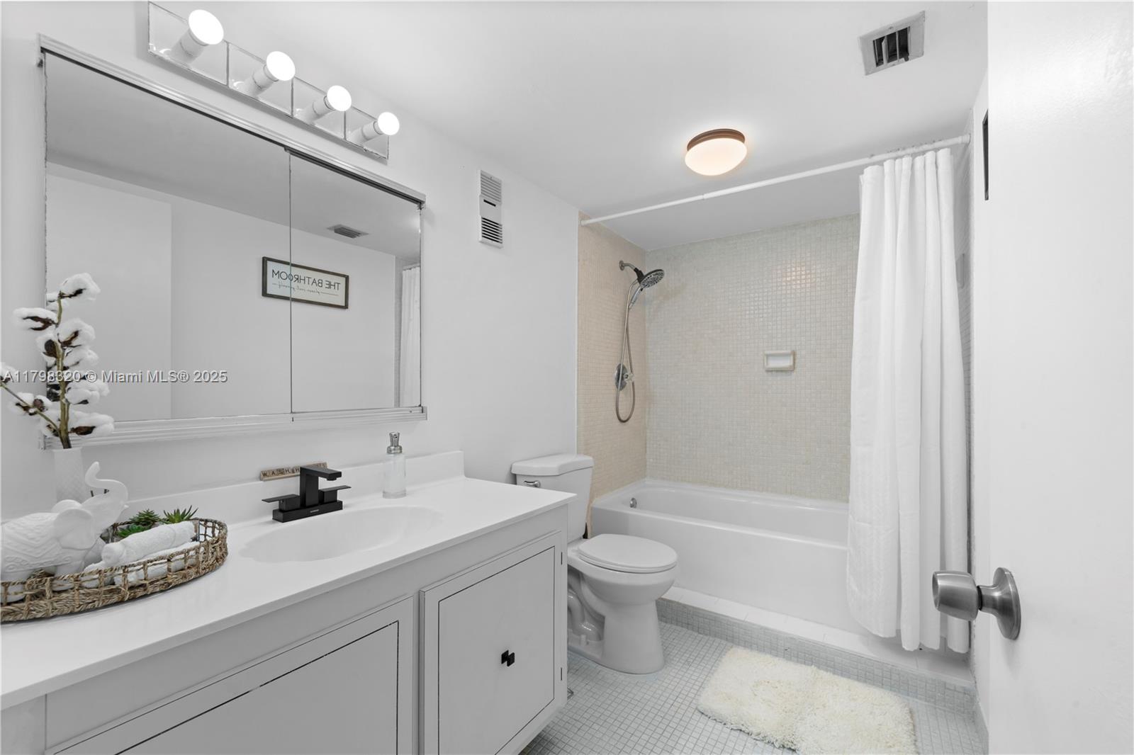 COCO WOOD CONDO - Residential