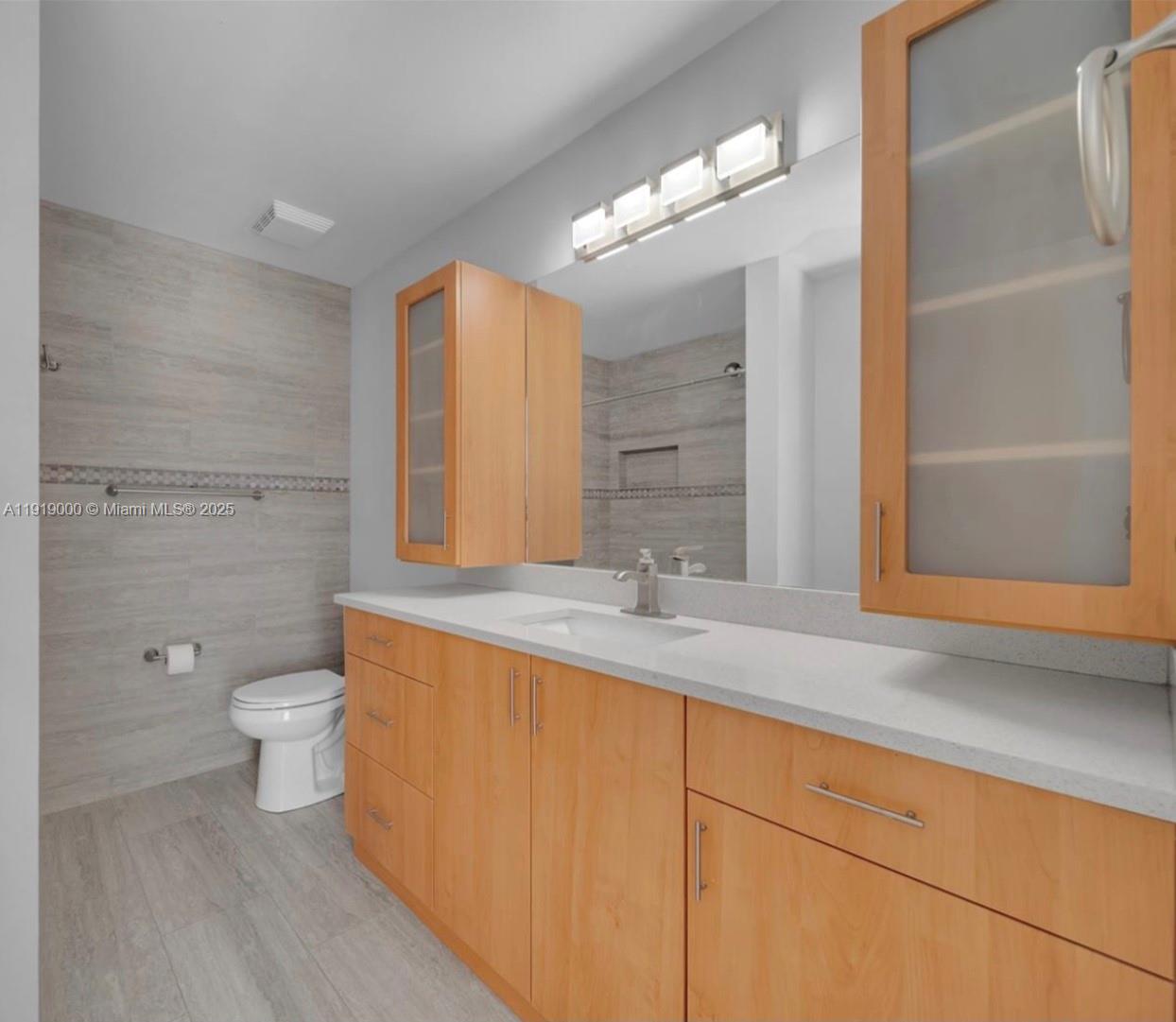 VILLAGES OF RENAISSANCE - Residential Lease