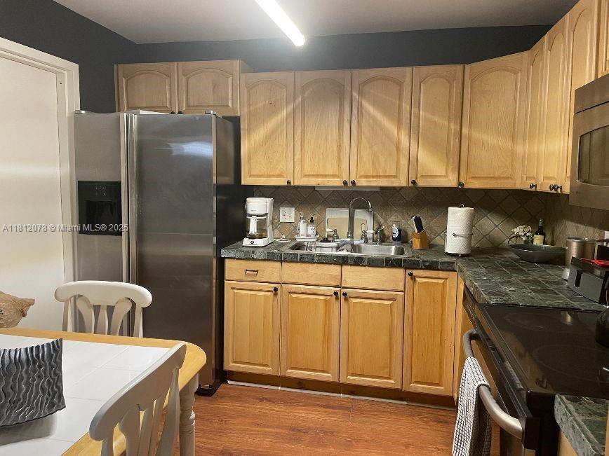 QUADOMAIN TOWER I AND IV - Residential Lease