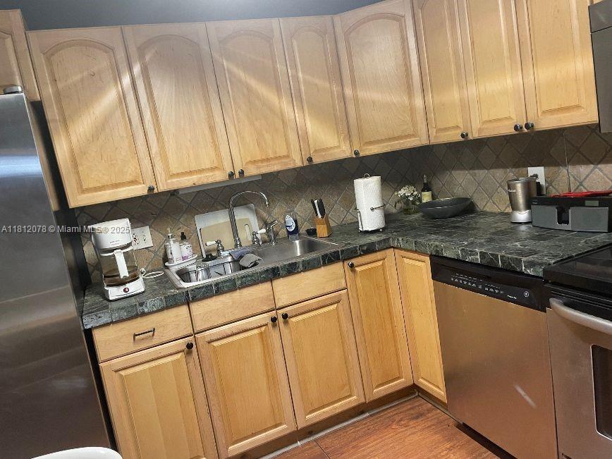 QUADOMAIN TOWER I AND IV - Residential Lease