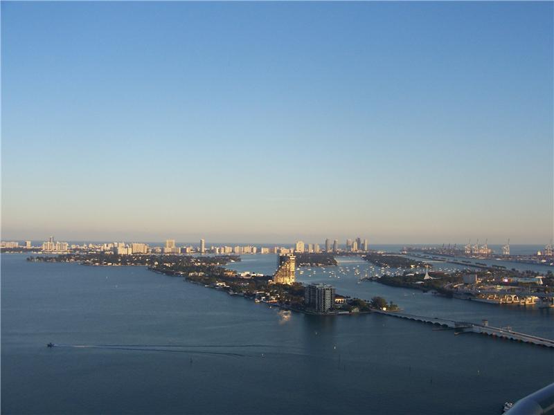 SPECTACULAR 2/2 W/1154SQFT OF AC SPACE + 232SQFT IN TER W/DIRECT BAY VIEWS.OPEN KITCHEN.MARBLE FLOORS.SPLIT BEDROOMS. FLOOR-TO-CEILING WINDOWS. WALK TO MARGARET PACE PARK (W/2 TENNIS COURTS,2 VOLLEY BALL COURTS,2 SOCCER FIELDS,BASKET BALL COURT,KIDS PLAY AREA,GYM &YOGA CLASSES) CAFES, NIGHTLIFE BANKS, SHOPS & PUBLIX.2 BLOCKS TO PEOPLE MOVER. 5 MINUTES TO SOUTH BEACH, DOWNTOWN MIAMI, THE DESIGN DISTRICT, MIDTOWN & EASY ACCESS TO ALL MAJOR HIGHWAYS.CABLE,INTERNET,WATER & 2 PARKING SPACES INCLUDED IN RENT.