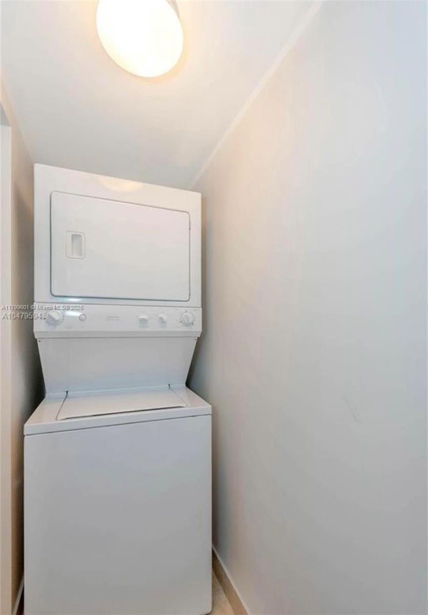 LA PERLA CONDO - Residential Lease