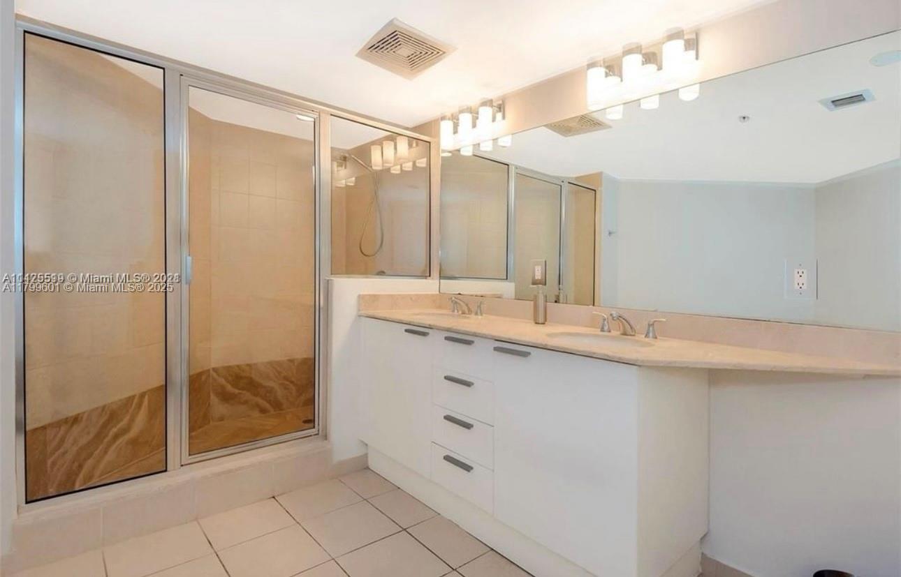 LA PERLA CONDO - Residential Lease