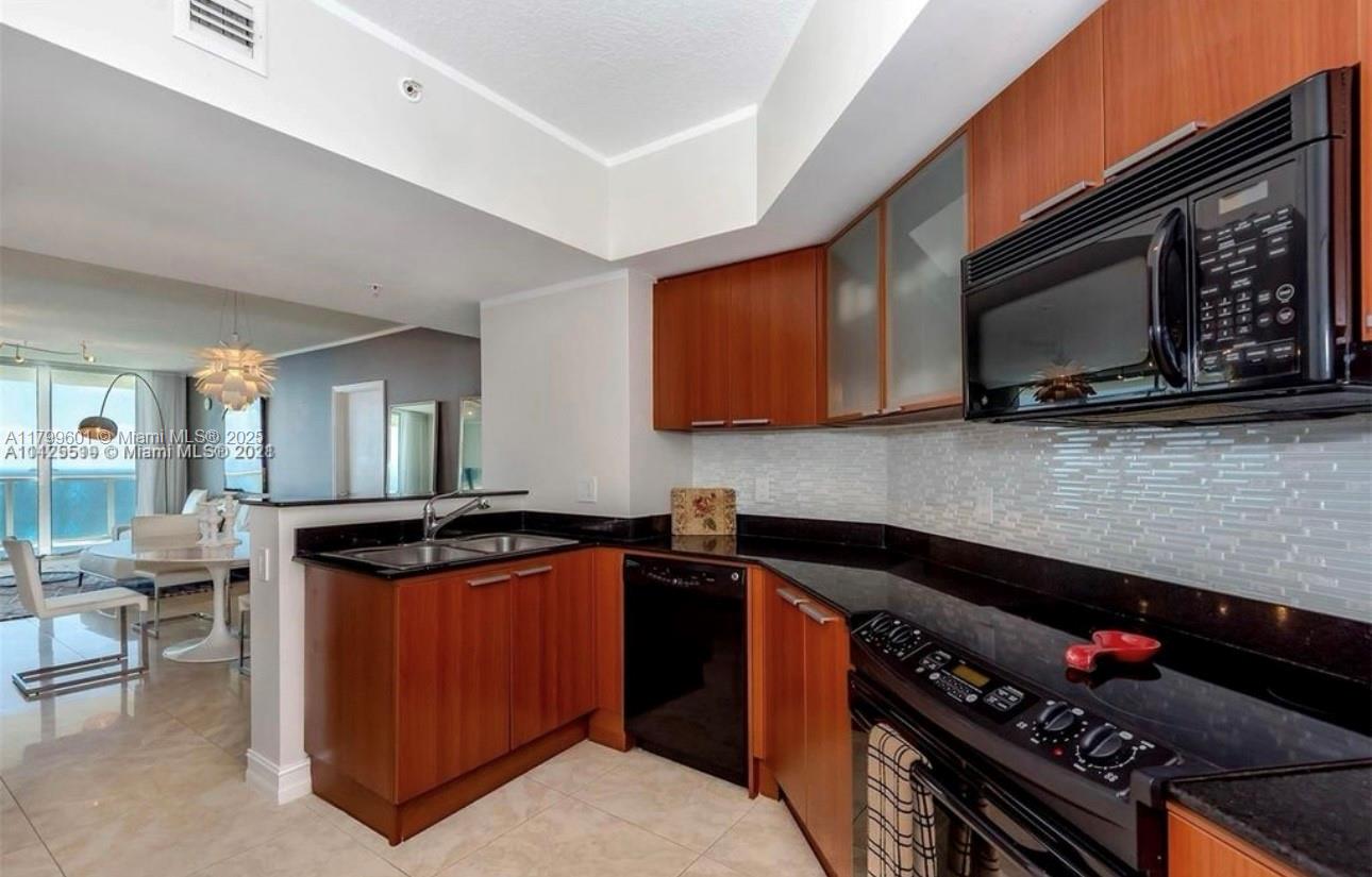 16699 Collins Ave 3902