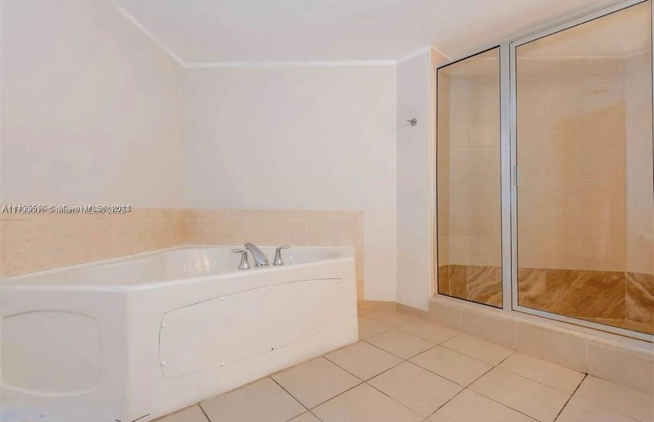 LA PERLA CONDO - Residential Lease