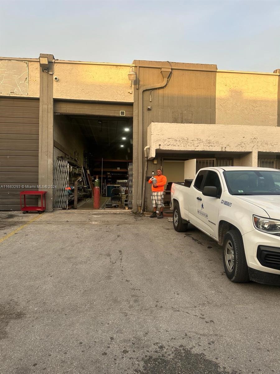 TAKE ADVANTAGE OF THIS GREAT BUSINESS OPPORTUNITY! INVESTMENT OR PERSONAL USE. FANTASTIC LOCATION! 40 YEAR ROOF INSPECTION - PASSED. GRANDFATHER CLAUSED BY THE CITY OF HIALEAH, BUILDING OFFICE WAREHOUSE COMBINATION. CURRENTLY BEING RENTED FOR $1800 A MONTH. HOA FEE IS ABOUT $400 MONTHLY. PLEASE CALL LISTING AGENT FOR MORE INFO OR TO SCHEDULE A SHOWING. 24HR NOTICE REQUIRED.