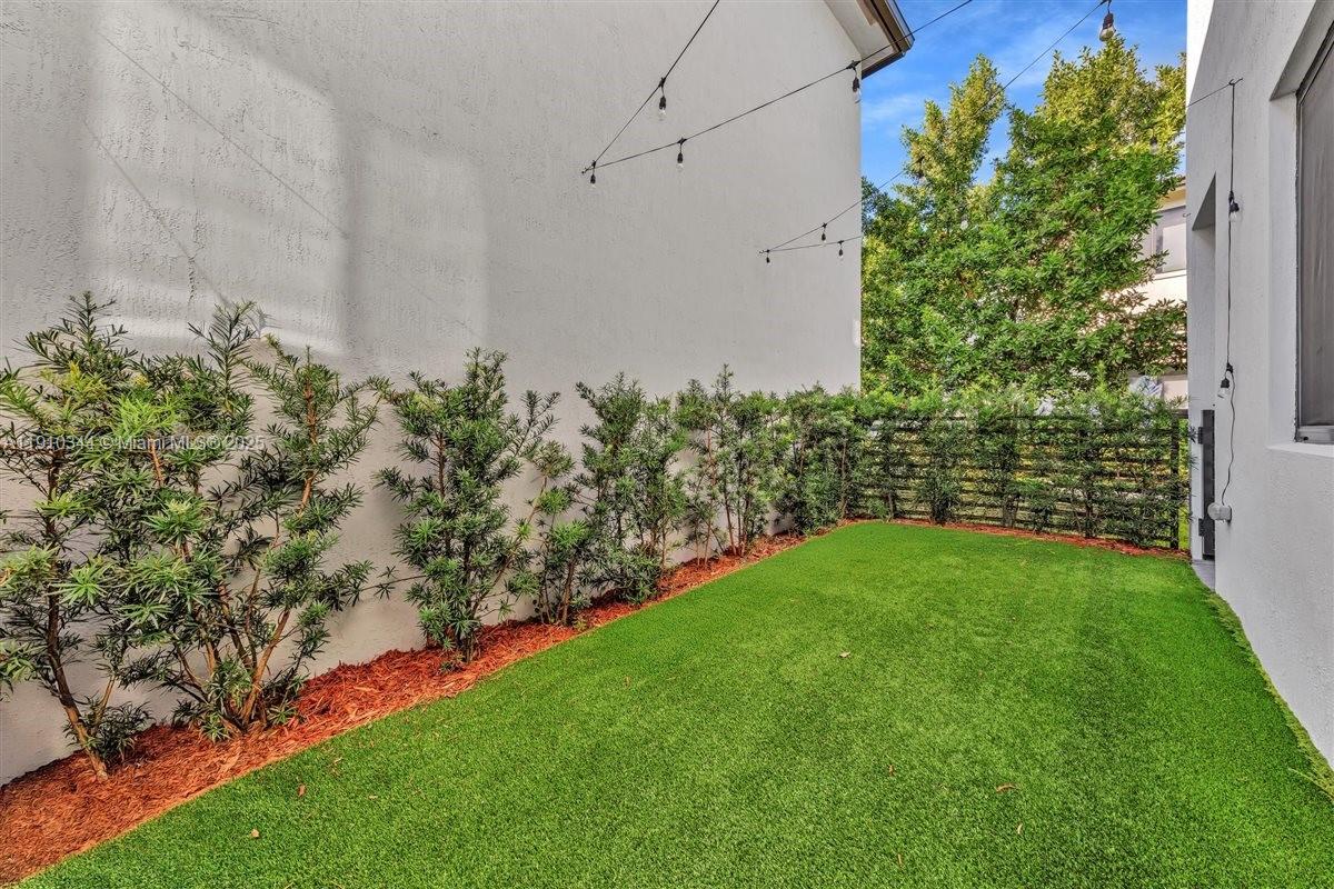 DOWNTOWN DORAL SOUTH PHAS - Residential