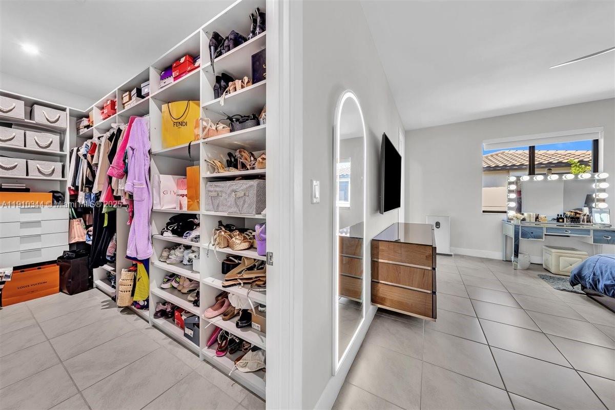 DOWNTOWN DORAL SOUTH PHAS - Residential