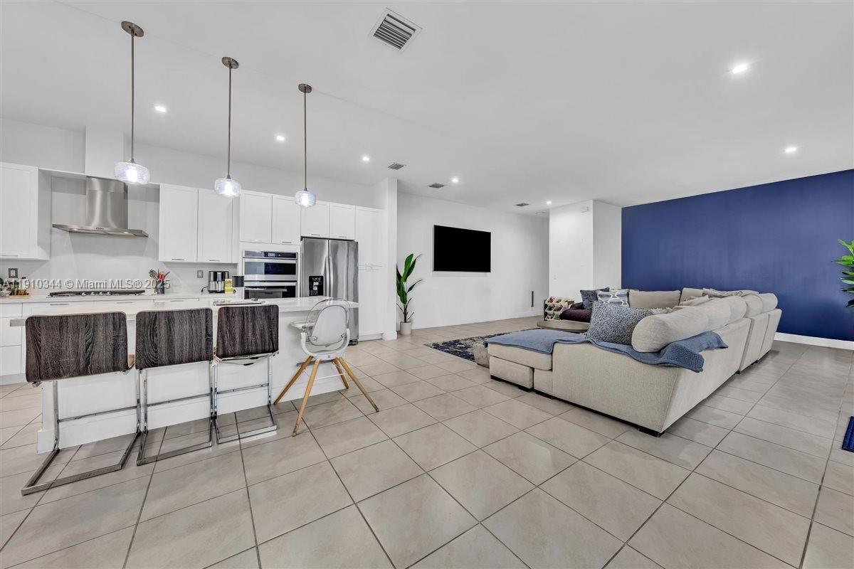 DOWNTOWN DORAL SOUTH PHAS - Residential