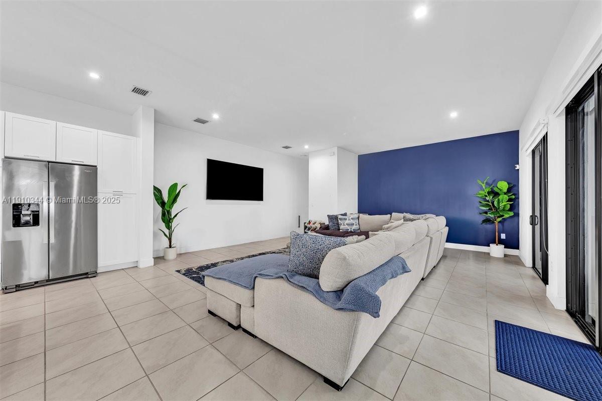 DOWNTOWN DORAL SOUTH PHAS - Residential