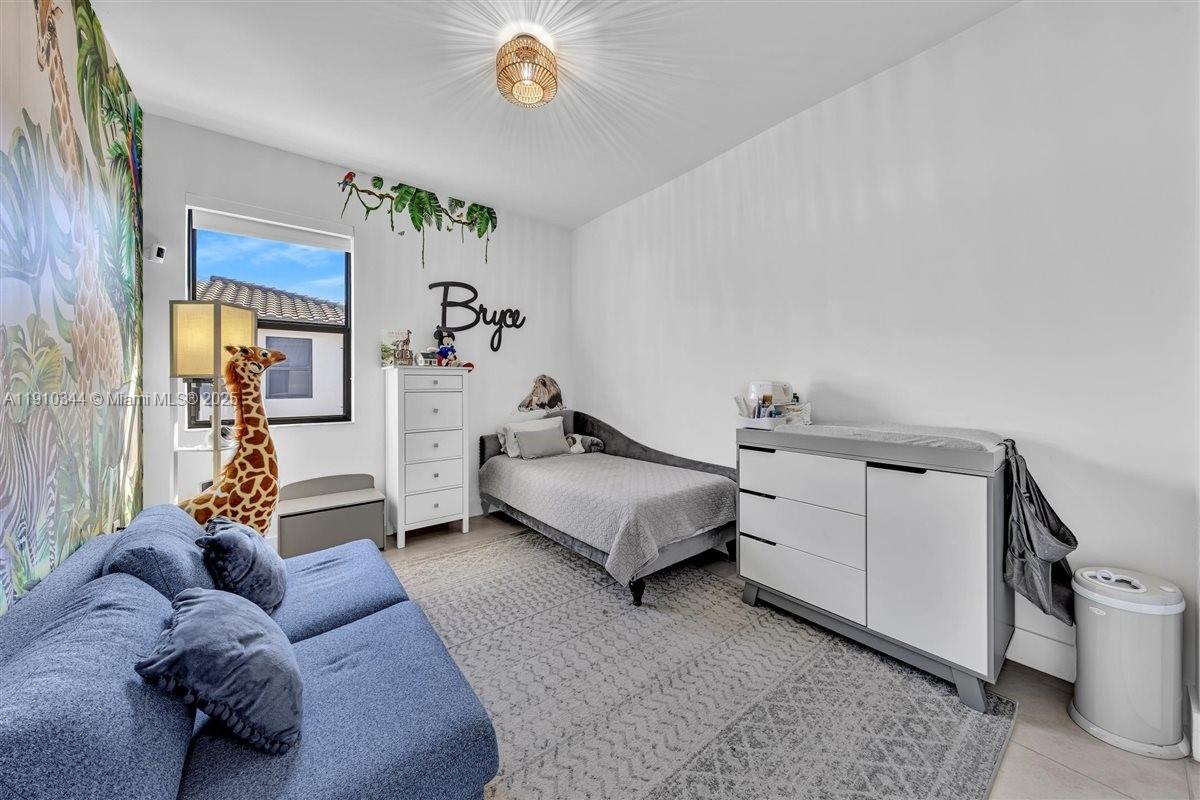 DOWNTOWN DORAL SOUTH PHAS - Residential